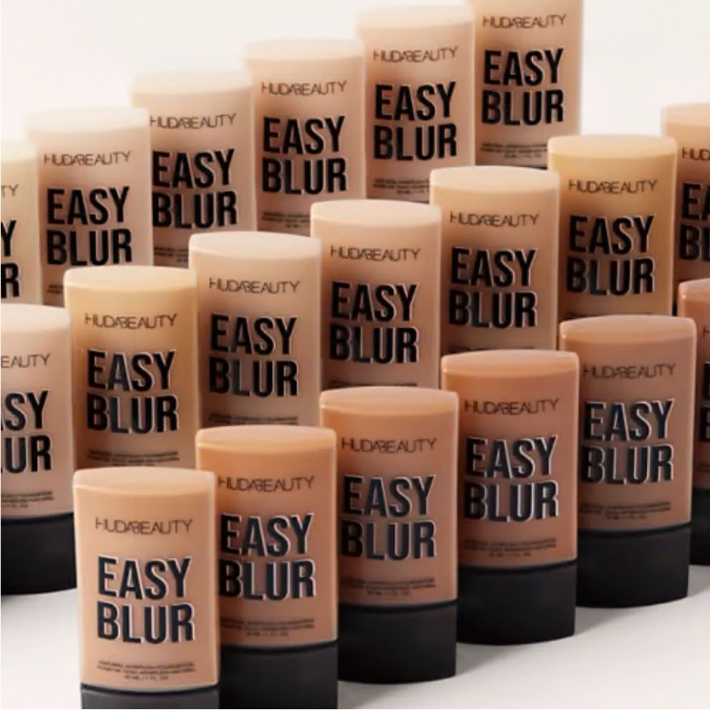 Huda Beauty Easy Blur Foundation – 30 ml / 1 fl.oz – Crème Brûlée