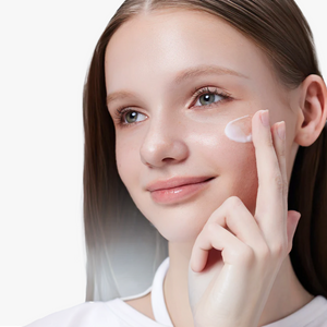 COSRX The Ceramide Skin Barrier Moisturizer application