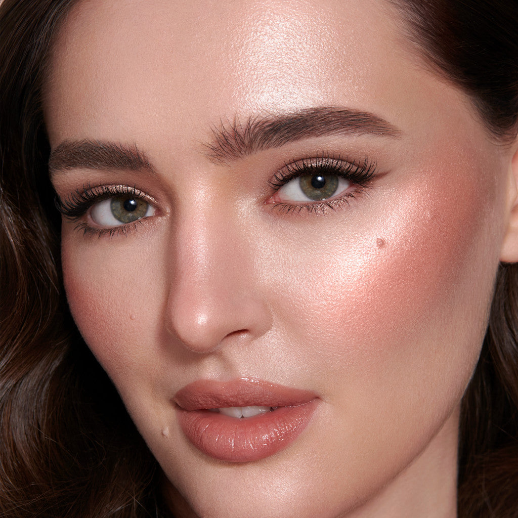 Charlotte Tilbury Glowgasm Beauty Light Wand Pinkgasm application on model