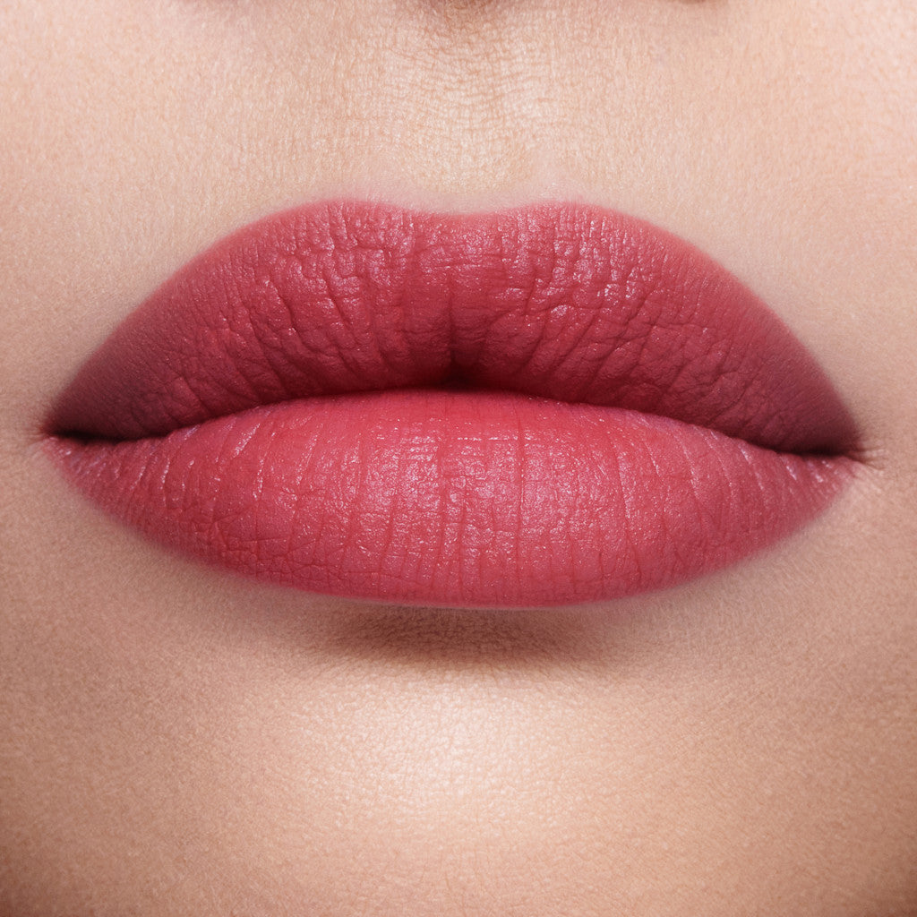 Charlotte Tilbury Airbrush Flawless Lip Blur Rose Blur on lips close up