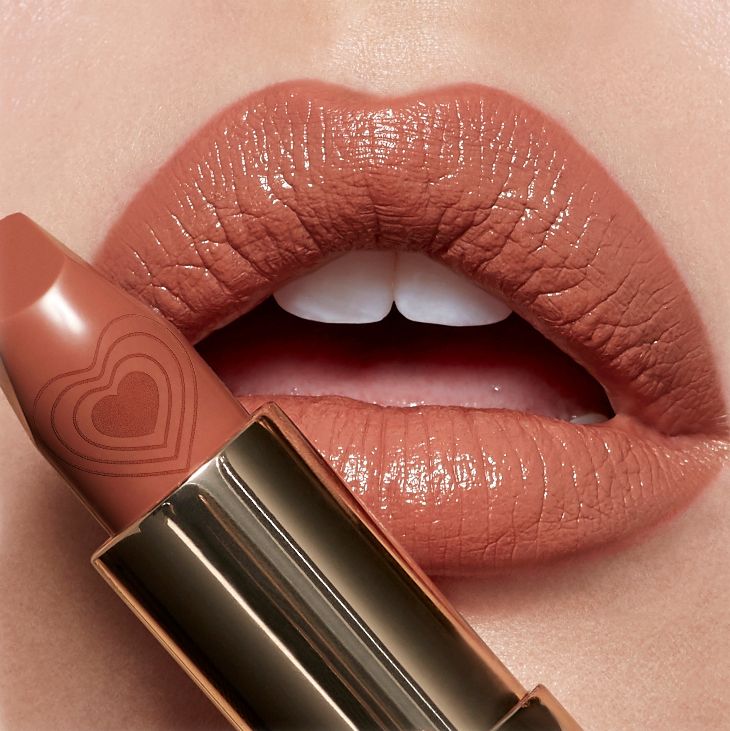 Charlotte Tilbury K.I.S.S.I.N.G Lipstick Nude Romance