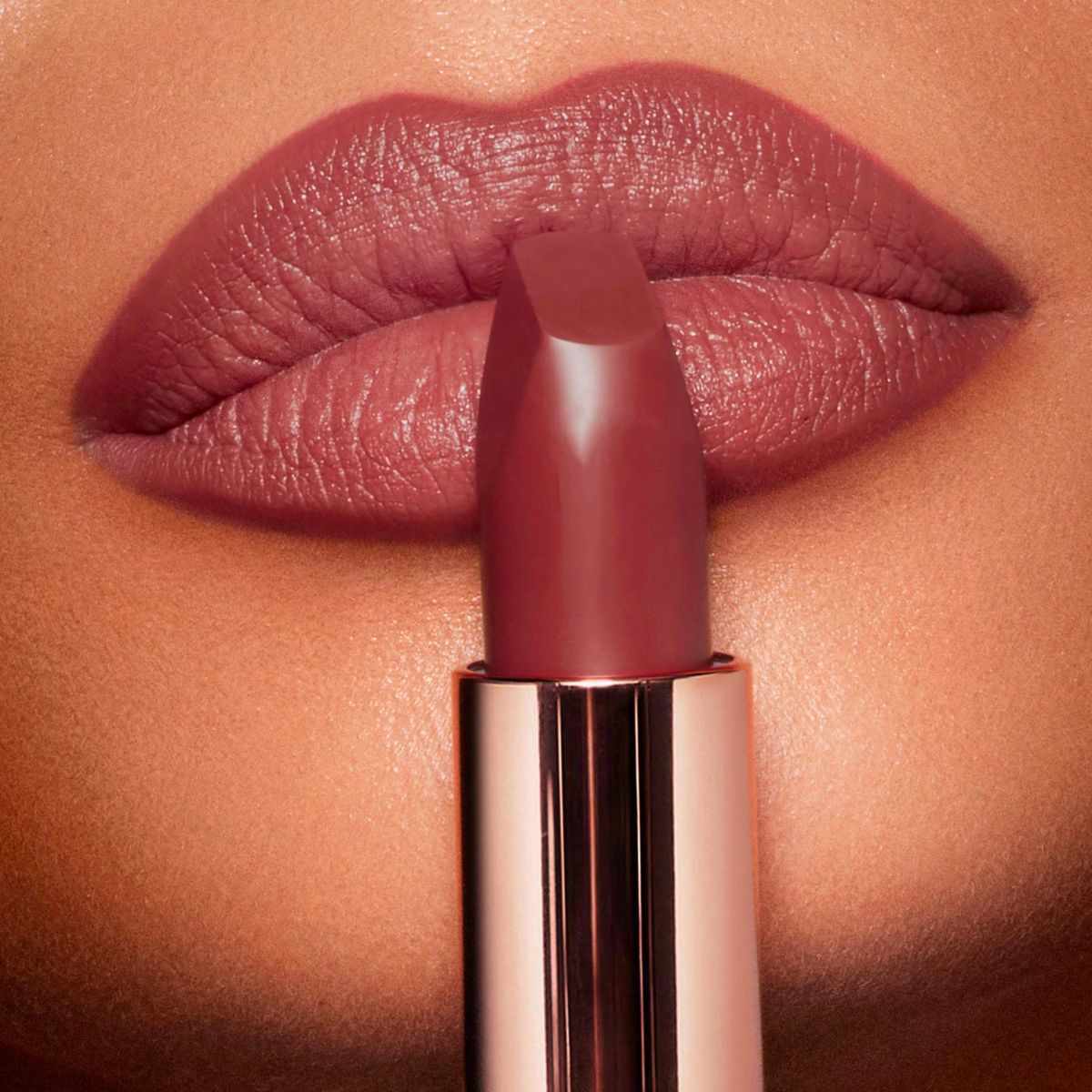 Charlotte Tilbury Matte Revolution – Pillow Talk Medium