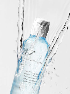 COSRX Hydrium Watery Toner application